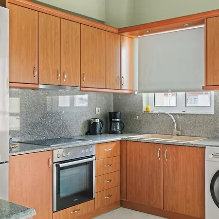 Emerald Elegance Apartment